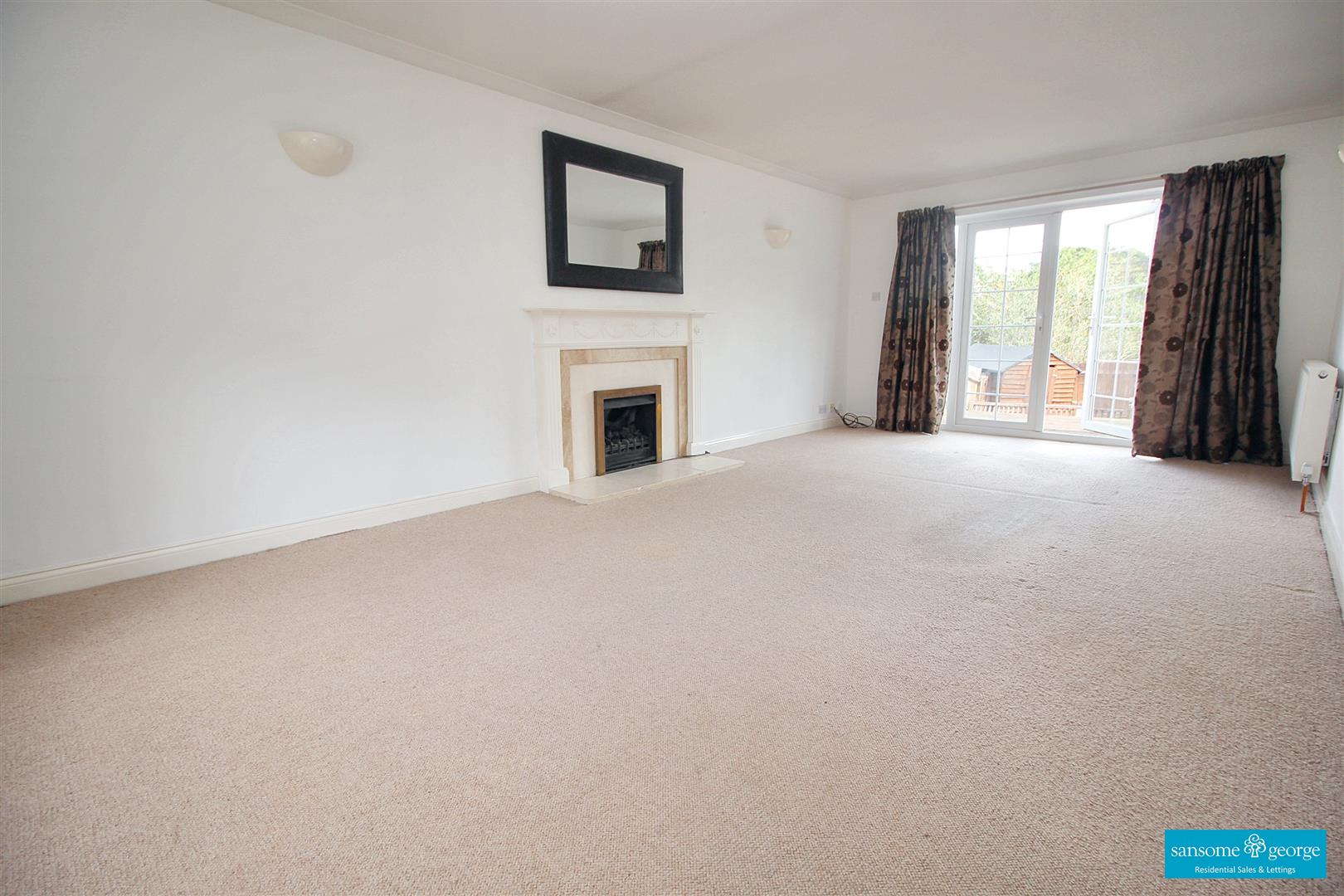 5 bed property in Fairway Avenue, Reading